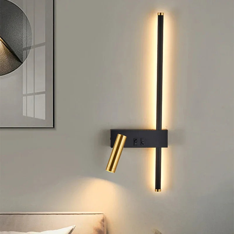 une touche d'élégance à votre espace avec cette lampe murale au design contemporain. Offrant un éclairage régulable pour une ambiance parfaite, elle est facile à installer et économise de l’espace. Idéale pour ajouter une note moderne à votre chambre.