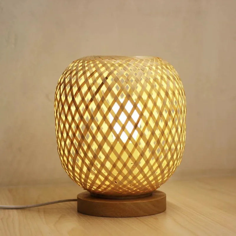  Alliant un design contemporain à une esthétique organique, cette lampe est parfaite pour instaurer une ambiance douce et relaxante.