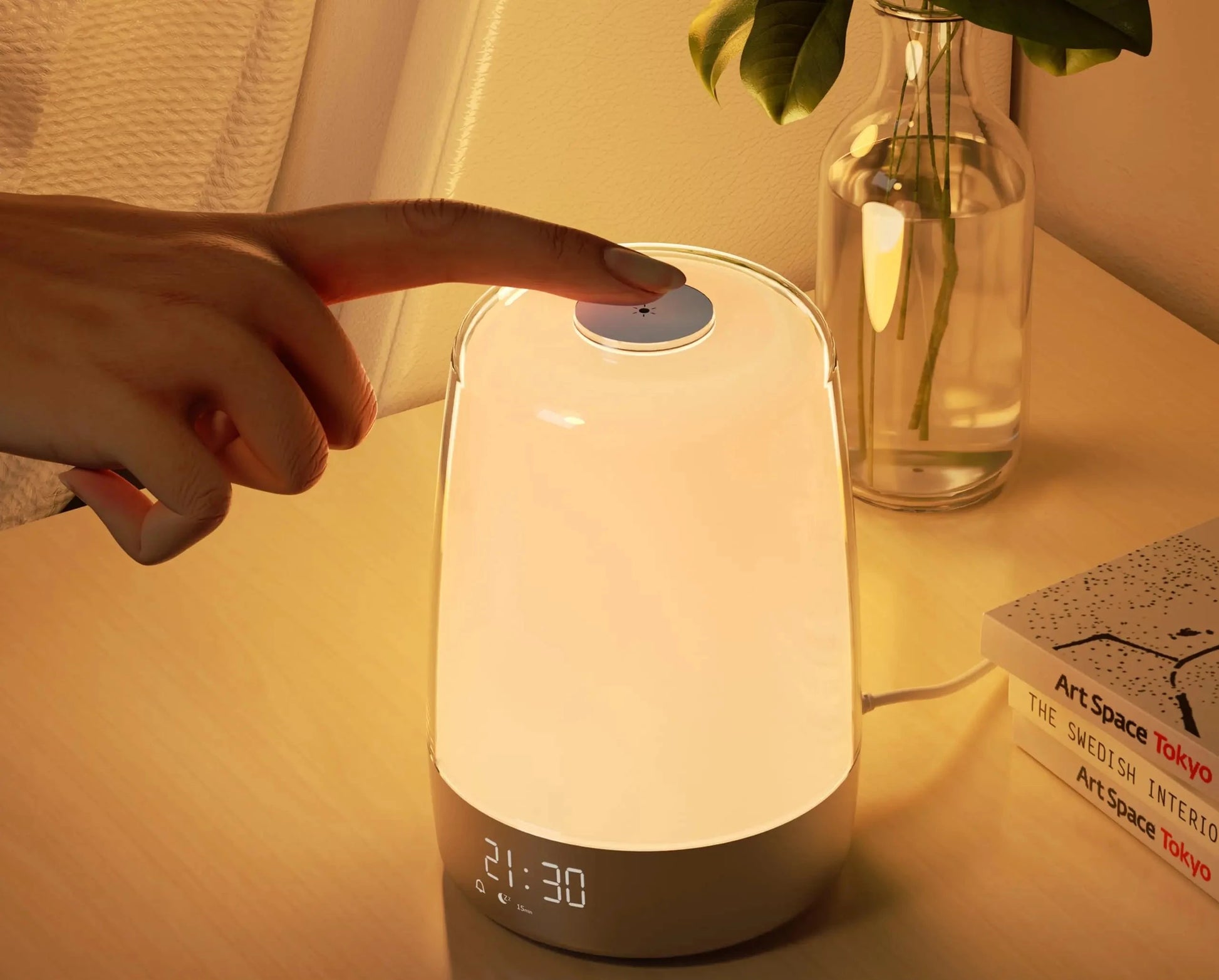 Dotée d'une technologie avancée, cette lampe ne se contente pas de fournir une lumière douce et apaisante ; elle vous réveille en douceur grâce à ses fonctions intelligentes.